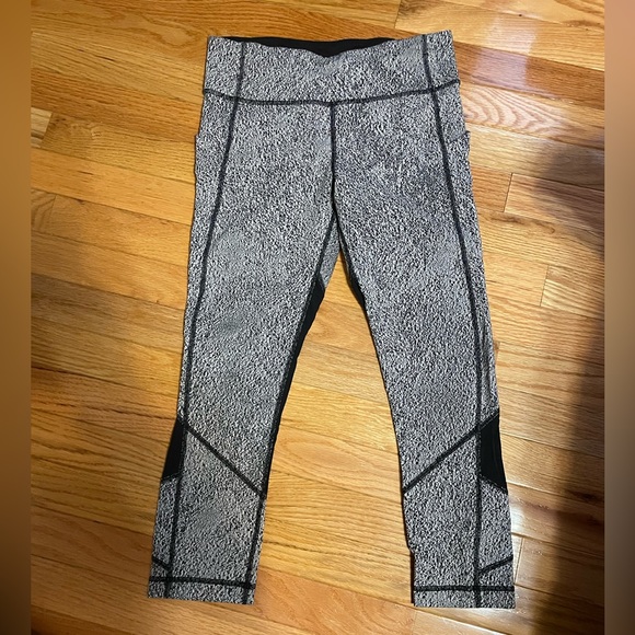 Lululemon Cropped - Picture 1 of 1